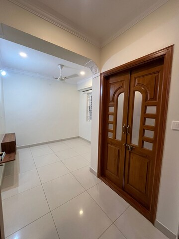 Living Room in 1 BHK Apartment at Indiranagar – for Rent