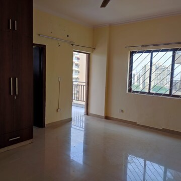 Room in 3 BHK Apartment at Ardee City Palm Grove Heights, Sector 52 – for Rent