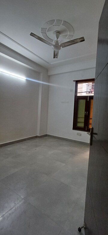 Room in 3 BHK Builder Floor at Chattarpur – for Rent