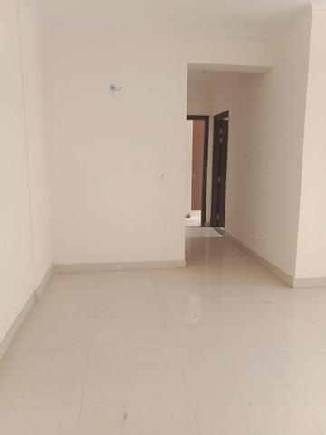 Room in 3 BHK Apartment at Cosmos Express 99, Sector 99 – for Sale