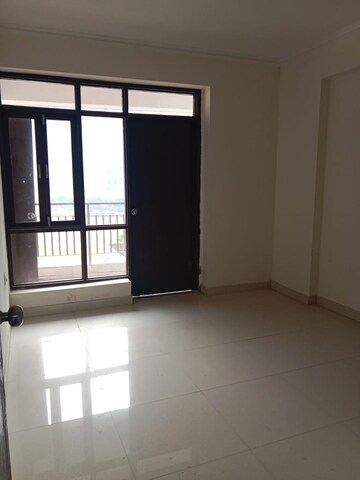 Room in 3 BHK Apartment at Cosmos Express 99, Sector 99 – for Sale