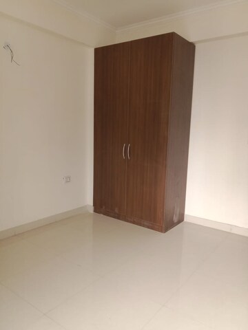 Room in 3 BHK Apartment at Cosmos Express 99, Sector 99 – for Sale