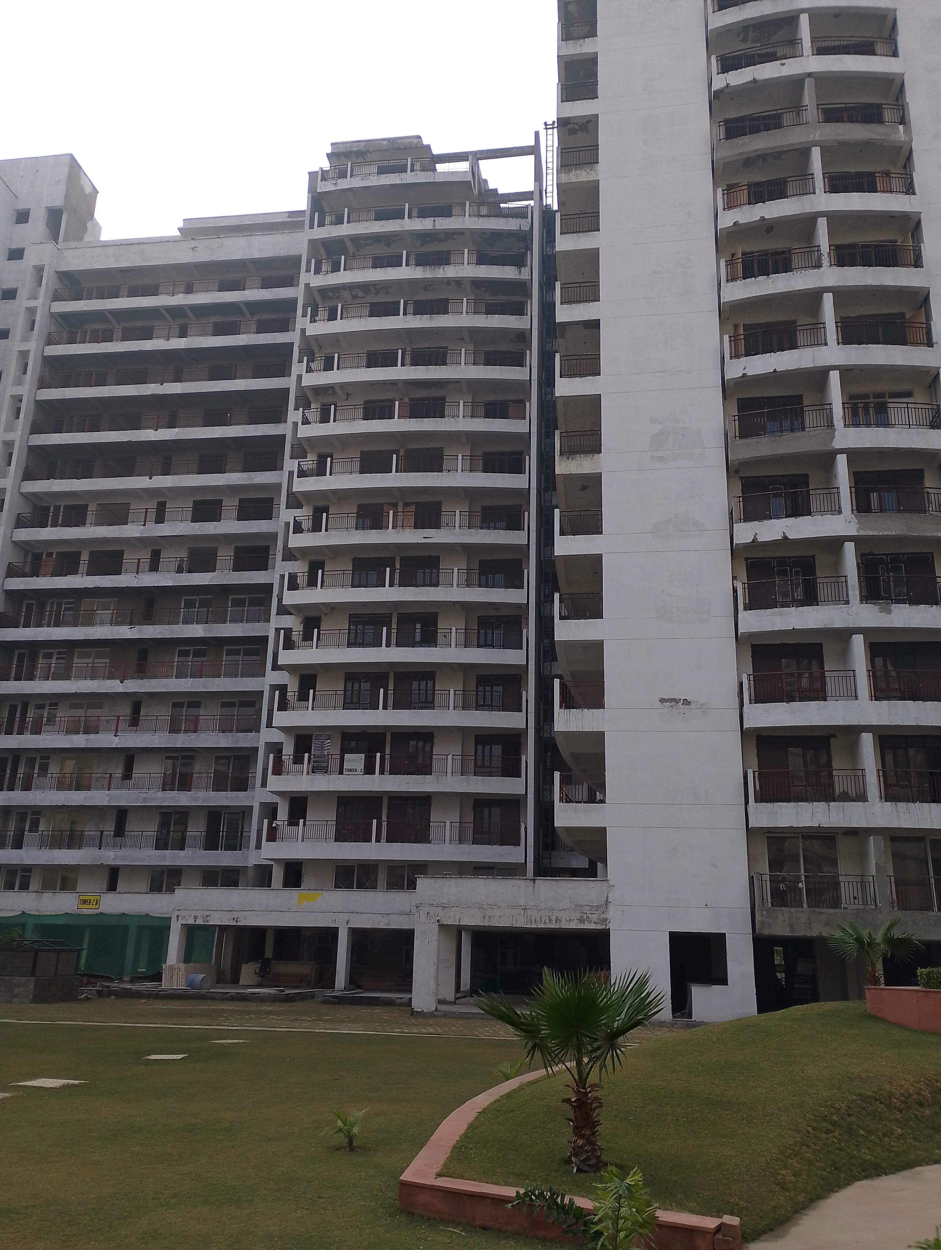 4 BHK + Servant Room 3000 Sq.Ft. Apartment in Cosmos Express 99