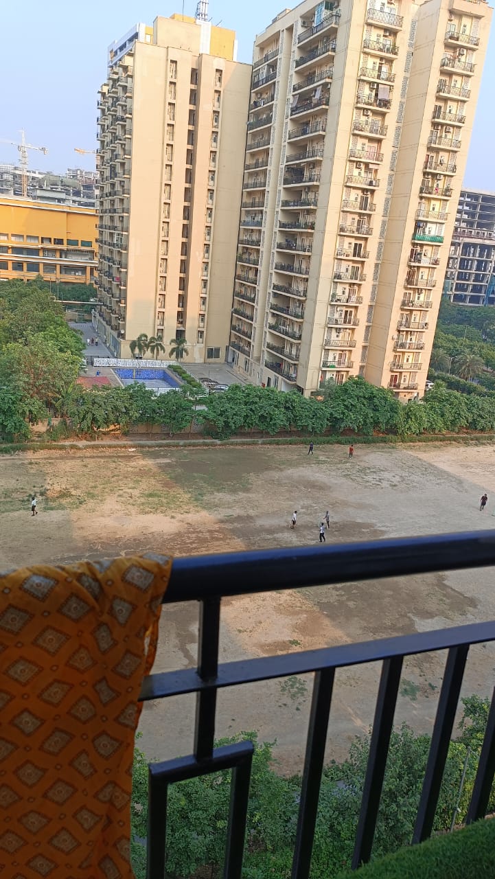 Retail Shop For Sale in Spectrum Metro