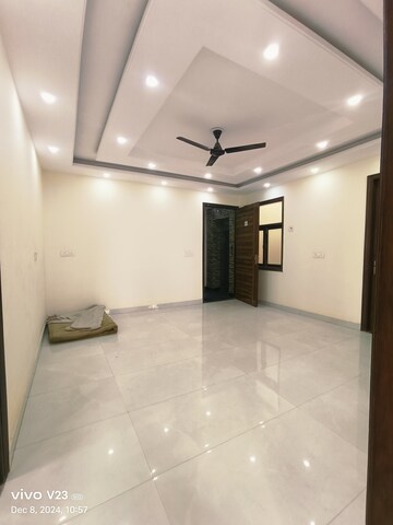 Room in 3 BHK Builder Floor at Palm Residency Chhatarpur, Chattarpur – for Sale