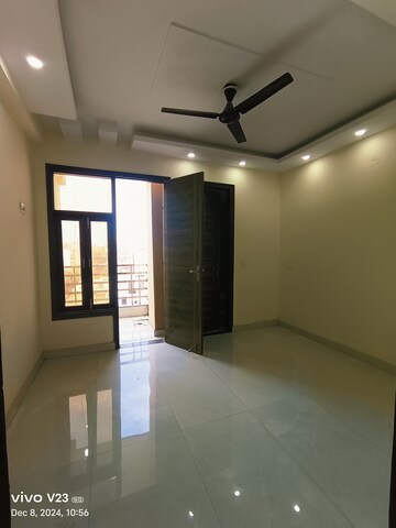 Room in 3 BHK Builder Floor at Palm Residency Chhatarpur, Chattarpur – for Sale