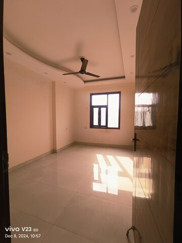 Room in 3 BHK Builder Floor at Palm Residency Chhatarpur, Chattarpur – for Sale