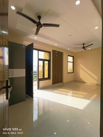 Room in 3 BHK Builder Floor at Palm Residency Chhatarpur, Chattarpur – for Sale