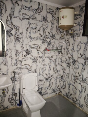 Bathroom in 1 BHK Builder Floor at Sector 40 – for Rent