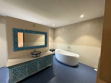 Bedroom in 6 BHK Independent House at Chapora – for Sale