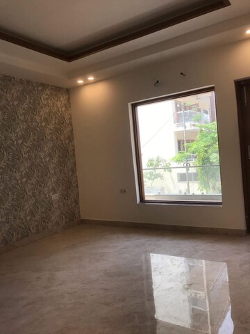 Room in 3 BHK Builder Floor at Sector 85 – for Rent