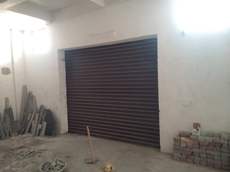 Room, rithala Commercial Warehouse 10000 Sq.Ft. In Rithala Delhi 7969678
