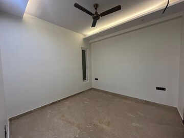 Room in 4 BHK Builder Floor at Sector 55 – for Rent