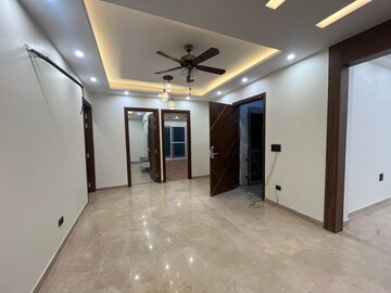 Room in 4 BHK Builder Floor at Sector 55 – for Rent