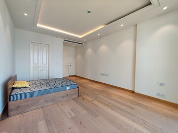 Room in 3 BHK Apartment at Bhartiya Leela Residences, Thanisandra Main Road – for Rent