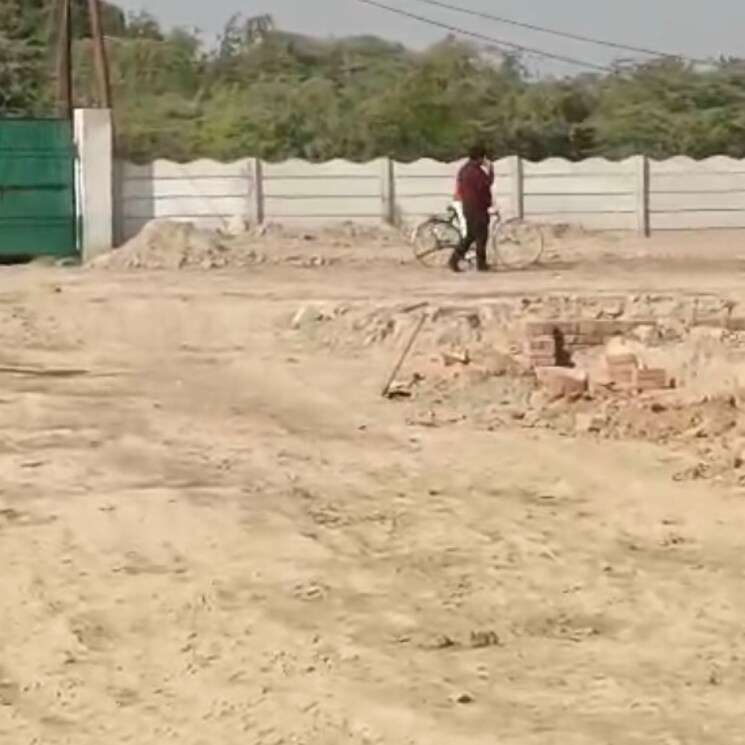  Parking, kasna  150 Sq.Yd. Plot In Kasna Greater Noida 7970054