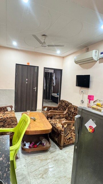 Living Room in 2.5 BHK Builder Floor at Ansal Sushant Lok I, Sector 43 – for Rent