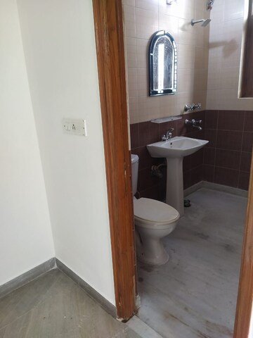 Kitchen in 3 BHK Builder Floor at Sector 31 – for Rent