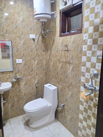 Bathroom in 1 BHK Builder Floor at Sultanpur – for Rent