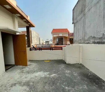 1 BHK Villa For Rent in Aliganj