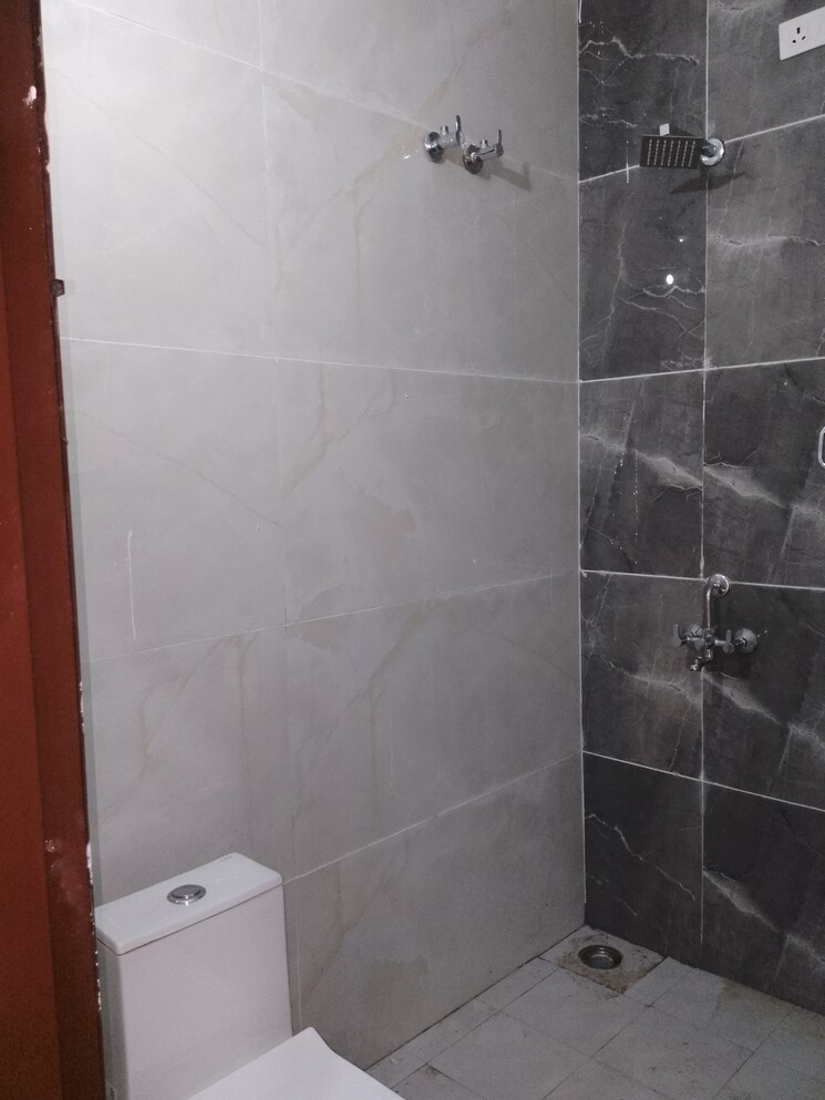 Bathroom, sector 115 3 Bedroom 125 Sq.Yd. Apartment In Sector 115 Mohali 7970348