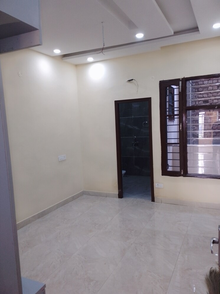 Room, sector 115 3 Bedroom 125 Sq.Yd. Apartment In Sector 115 Mohali 7970348