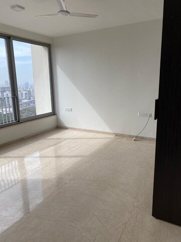 Room in 3 BHK Apartment at Oberoi Realty Esquire, Goregaon East – for Rent