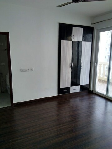 Room in 3 BHK Apartment at Ansal Royal Heritage, Sector 70 – for Rent