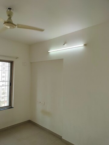 Room in 3 BHK Apartment at Paranjape Gloria Grace, Bavdhan – for Rent