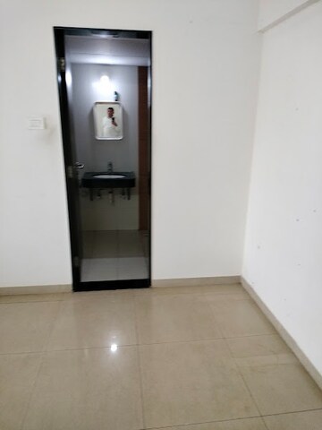 Room in 3 BHK Apartment at Paranjape Gloria Grace, Bavdhan – for Rent