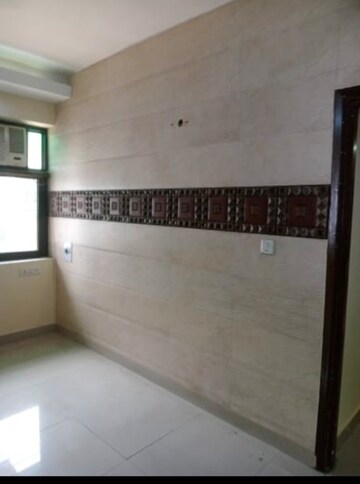 Building Lobby in 4 BHK Builder Floor at Chitra Vihar – for Rent