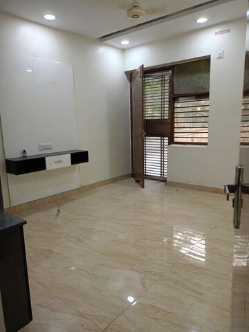 Room in 3 BHK Builder Floor at Paschim Vihar – for Rent