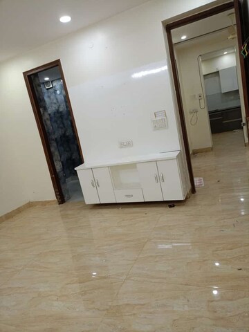 Room in 3 BHK Builder Floor at Paschim Vihar – for Rent