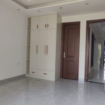 Building Lobby in 3 BHK Builder Floor at Sector 45 – for Rent