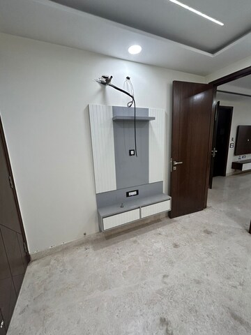 Building Lobby in 3 BHK Builder Floor at Paschim Vihar – for Rent