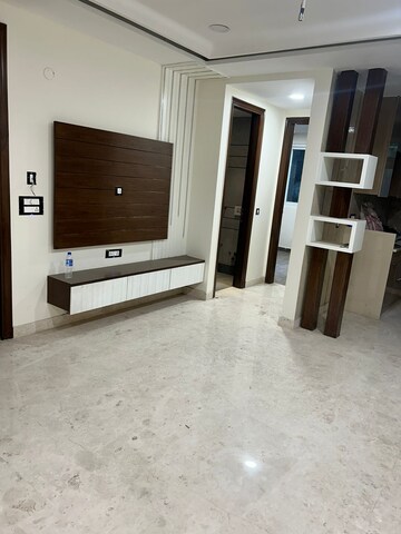 Room in 3 BHK Builder Floor at Paschim Vihar – for Rent