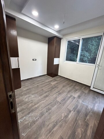 Room in 3 BHK Builder Floor at Paschim Vihar – for Rent