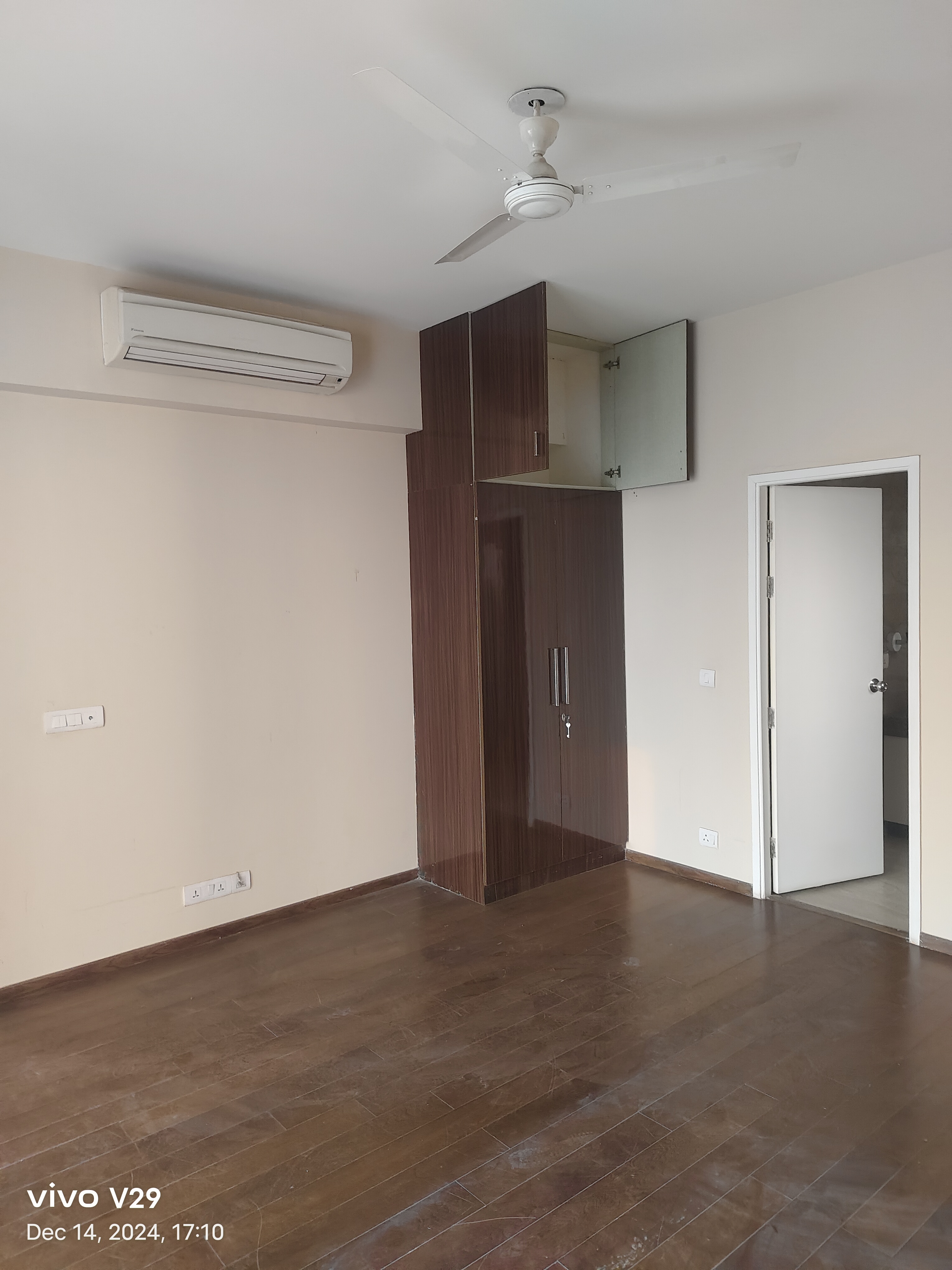 3 BHK + Servant Room Apartment For Sale in Conscient Heritage One