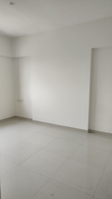 Room in 2 BHK Apartment at Kohinoor Sapphire 2, Tathawade – for Rent