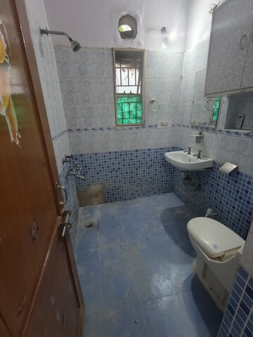 Bathroom in 2 BHK Apartment at Sector 11 Dwarka – for Rent