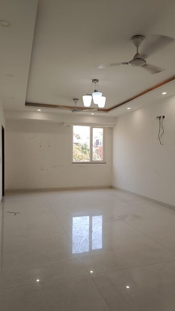 Room in 3 BHK Builder Floor at Paschim Vihar – for Rent