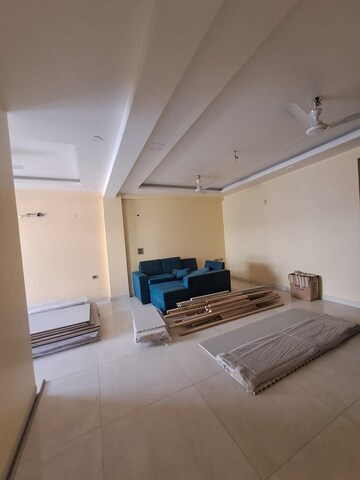 Bedroom in 3 BHK Builder Floor at Sector 9 – for Rent