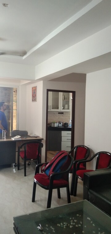 Living Room in 2 BHK Apartment at Alkapuri – for Rent