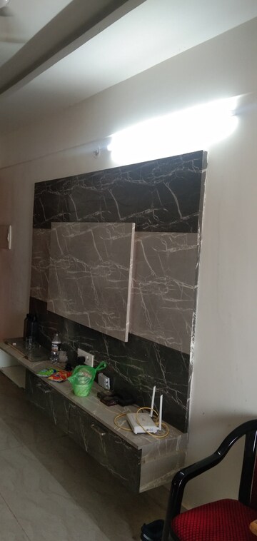 Room in 2 BHK Apartment at Alkapuri – for Rent
