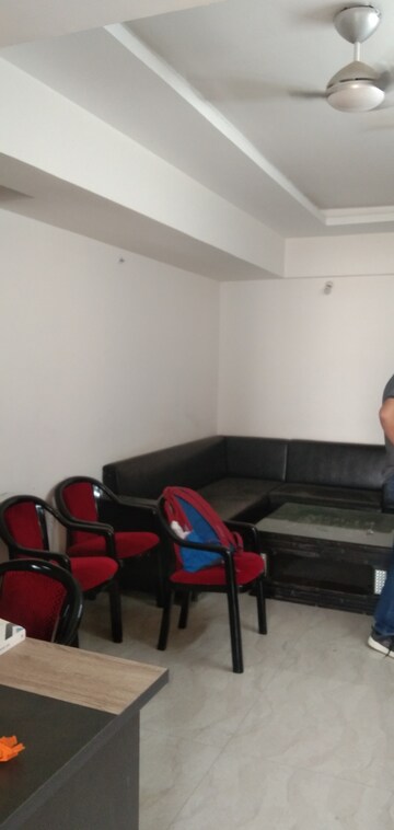 Living Room in 2 BHK Apartment at Alkapuri – for Rent