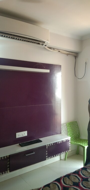 Room in 2 BHK Apartment at Alkapuri – for Rent