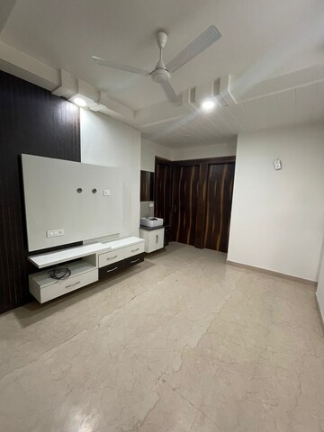 Room in 3 BHK Builder Floor at Paschim Vihar – for Rent