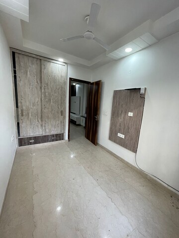 Room in 3 BHK Builder Floor at Paschim Vihar – for Rent