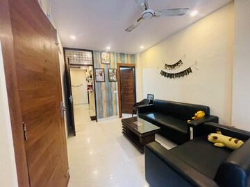 Living Room in 1 BHK Builder Floor at Ansal Sushant Lok I, Sector 43 – for Rent
