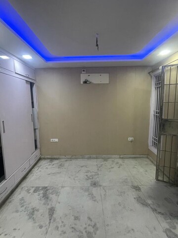 Room in 2 BHK Builder Floor at Paschim Vihar – for Rent